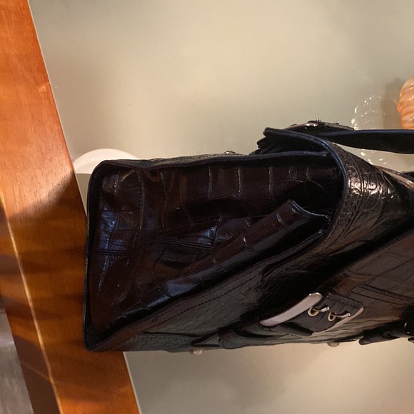 Like New! Large Maxx New York croco embossed leather bag. - Picture 5 of 10